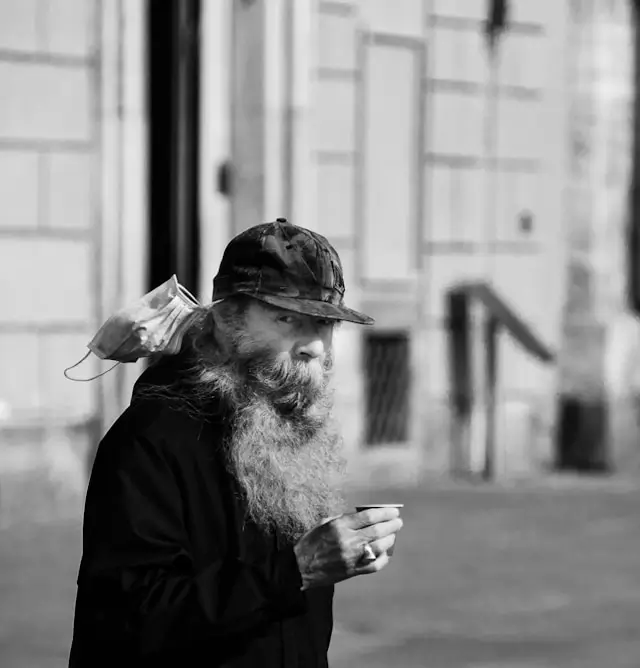 She Was a Businesswoman, He Was Homeless… But Love Changed Everythin